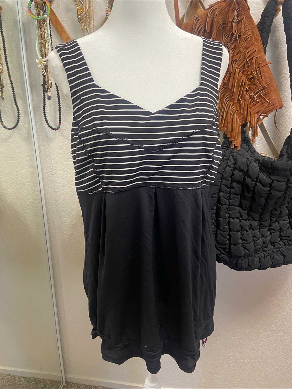 Lululemon Black & White Striped Sleeveless Tank Top — Women’s 12